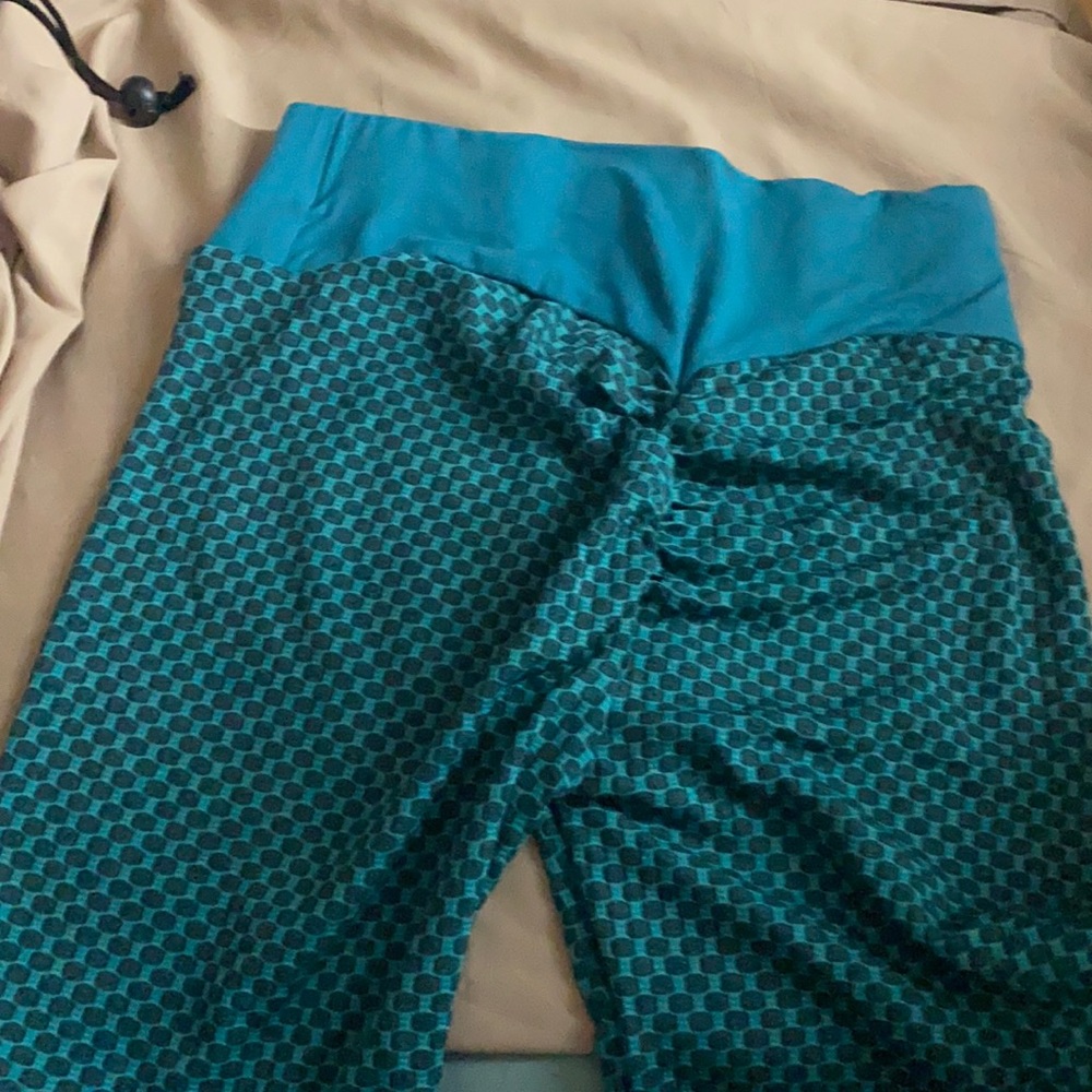 “Tiktok booty leggings”